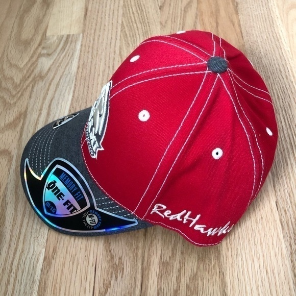 Miami Red Hawks NCAA Red Hat Medium Large NWT - Picture 6 of 10